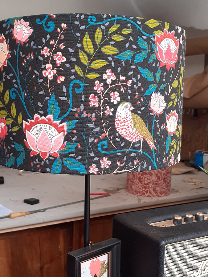 Lampe personnalisée, tissu oiseaux, Sarlat