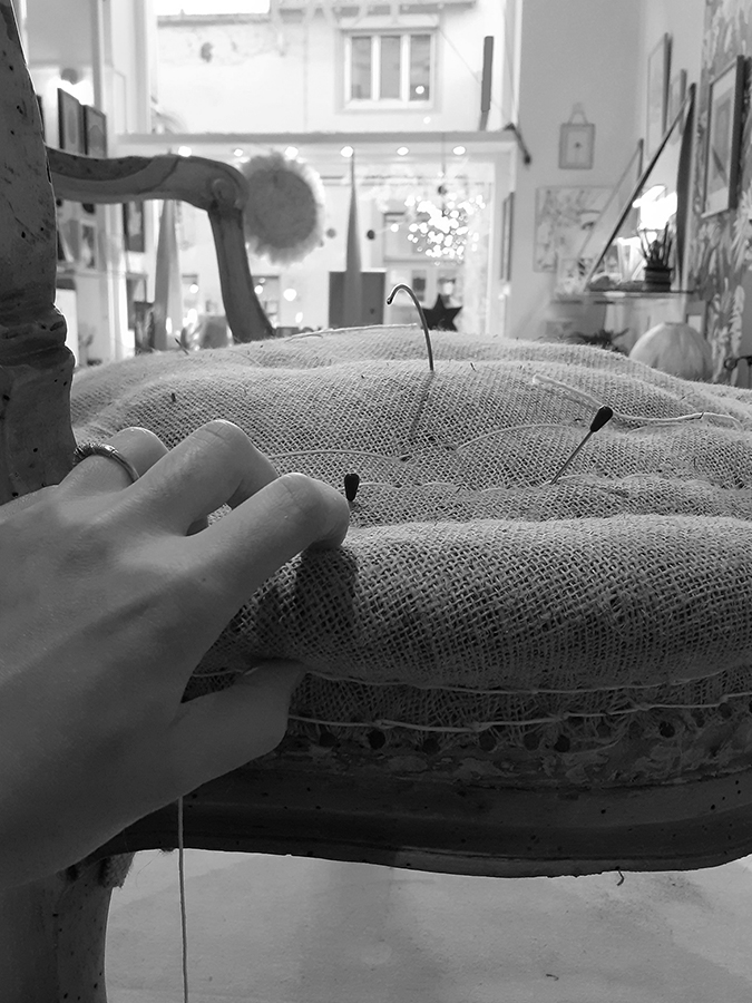 Etapes traditionnelles de la tapisserie d'ameublement.